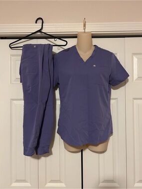 Fabletics Violet Scrub Set